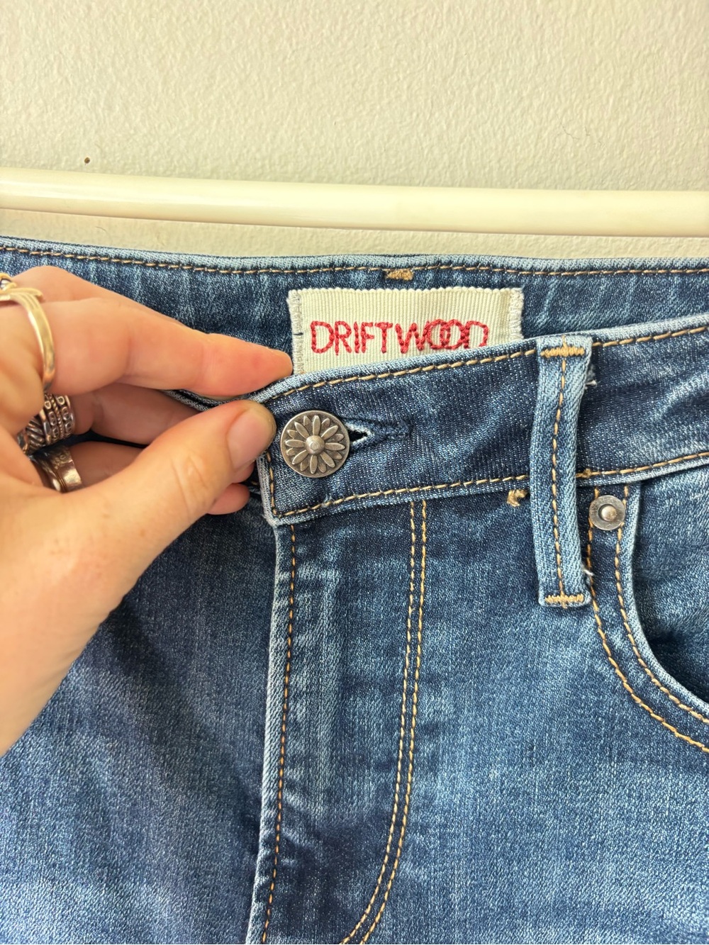 Driftwood Farrah Floral Embroidered Flare Jeans 26 - Picture 8 of 12